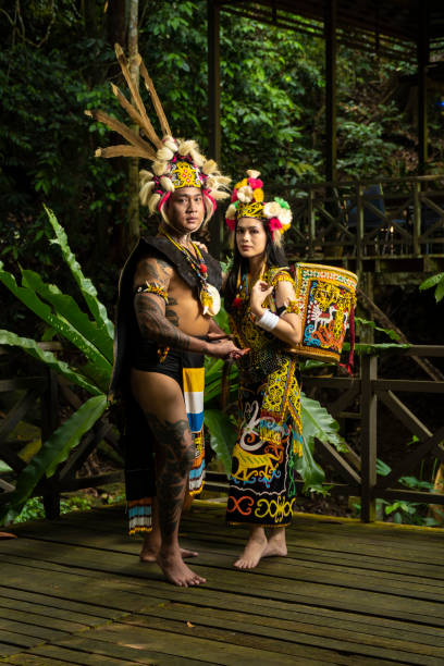 Orang Dayak dalam pakaian tradisional